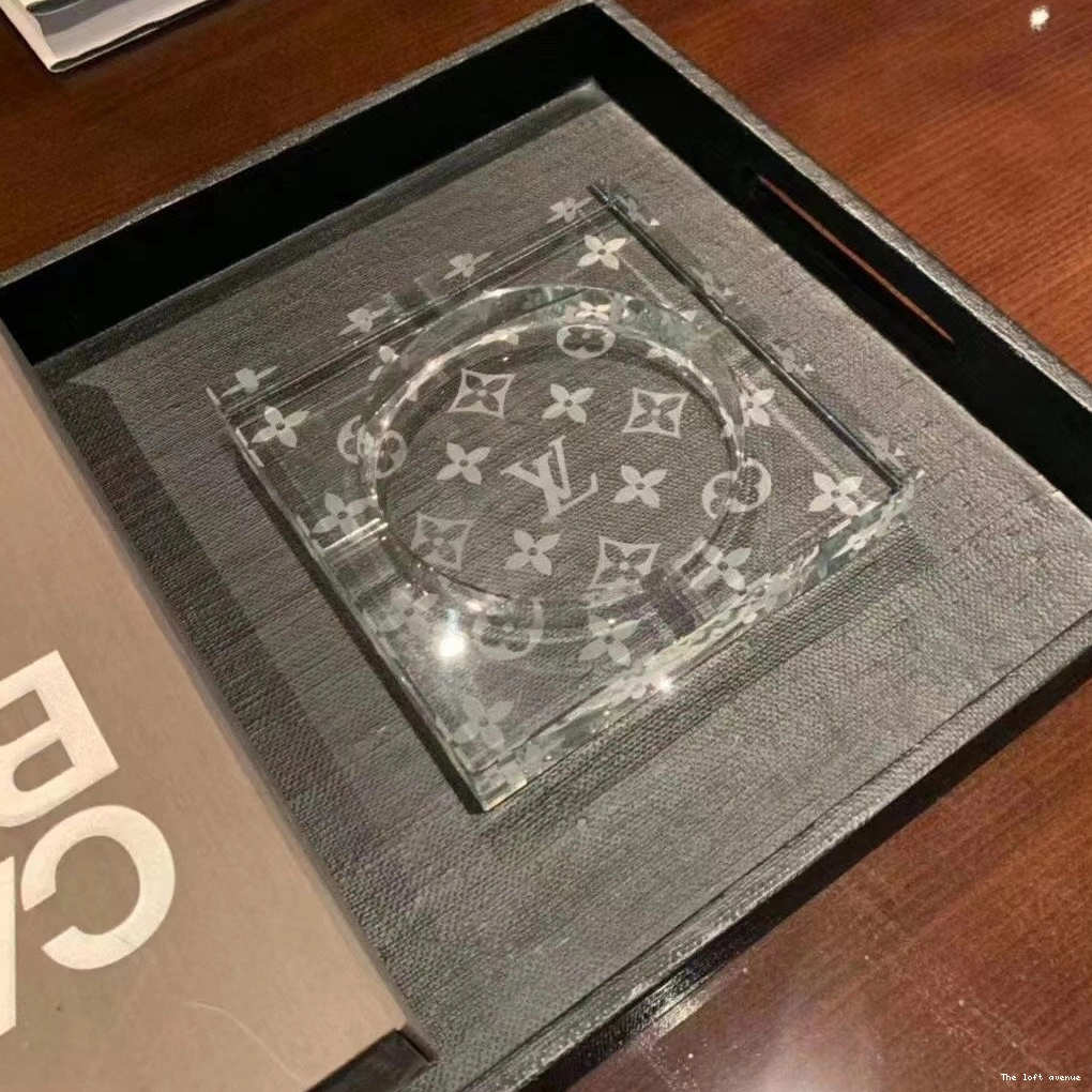 CUSTOM LV ASHTRAY 0811